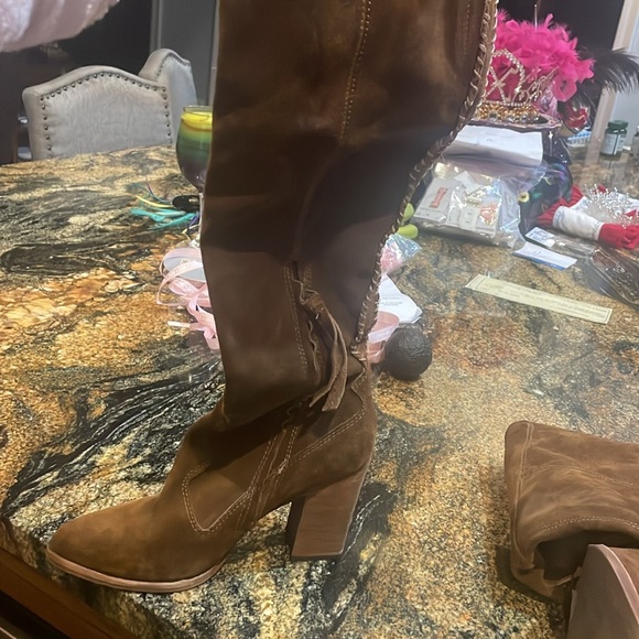 Dolce vita over the knee boots. Brown suede. Size 8 - Picture 7 of 8